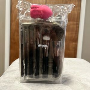 13 piece makeup brush set and a travel case
